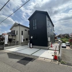 相模原市緑区下九沢 カースペース２台、南ひな壇で陽当り良好